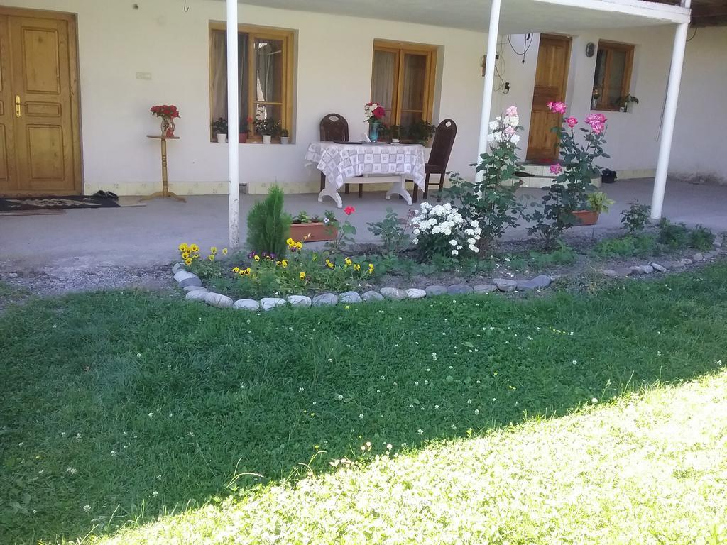 Guest House Anisa Birkiani Exterior photo